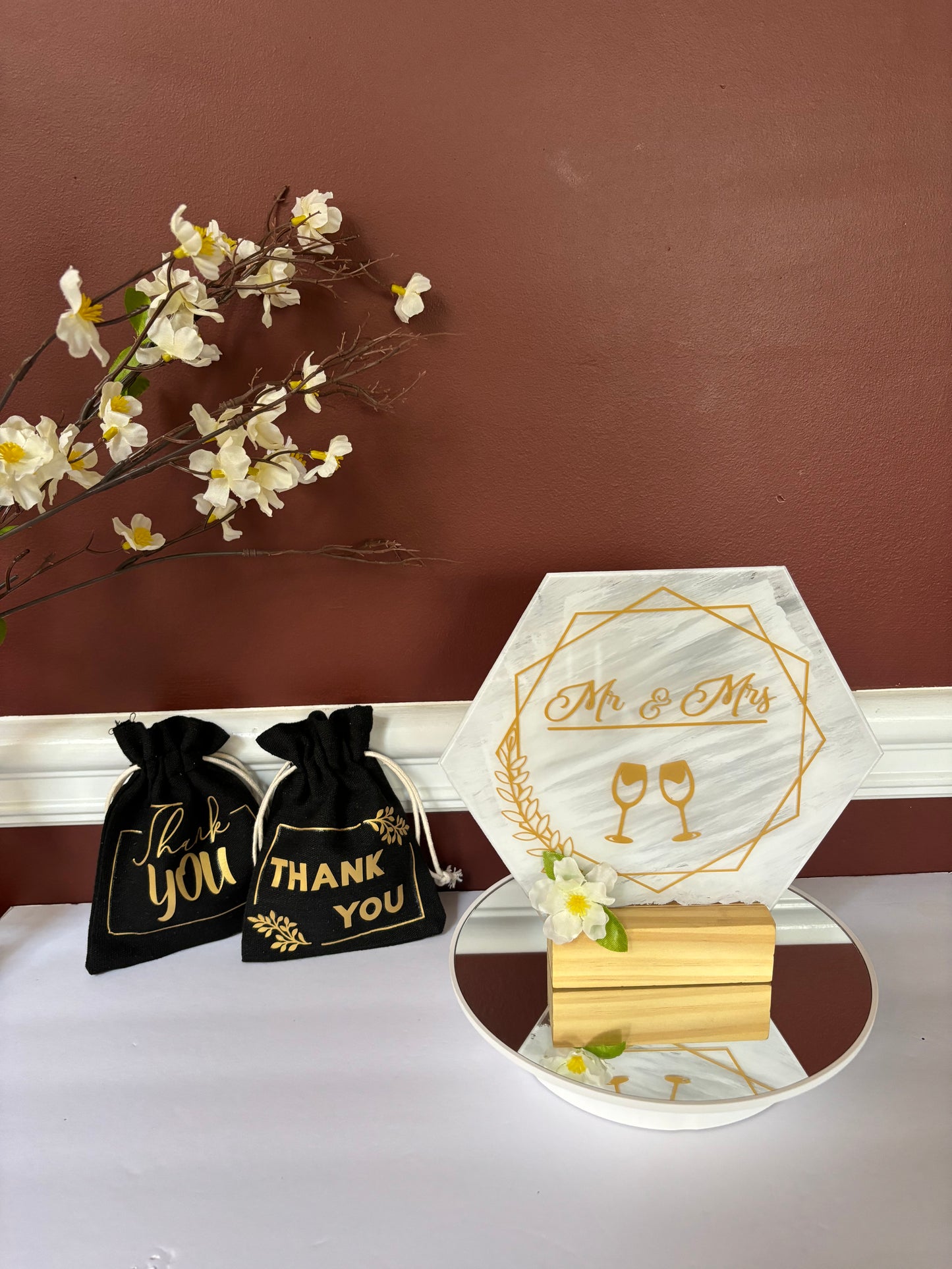 Mr. & Mrs. Gold and white table decor