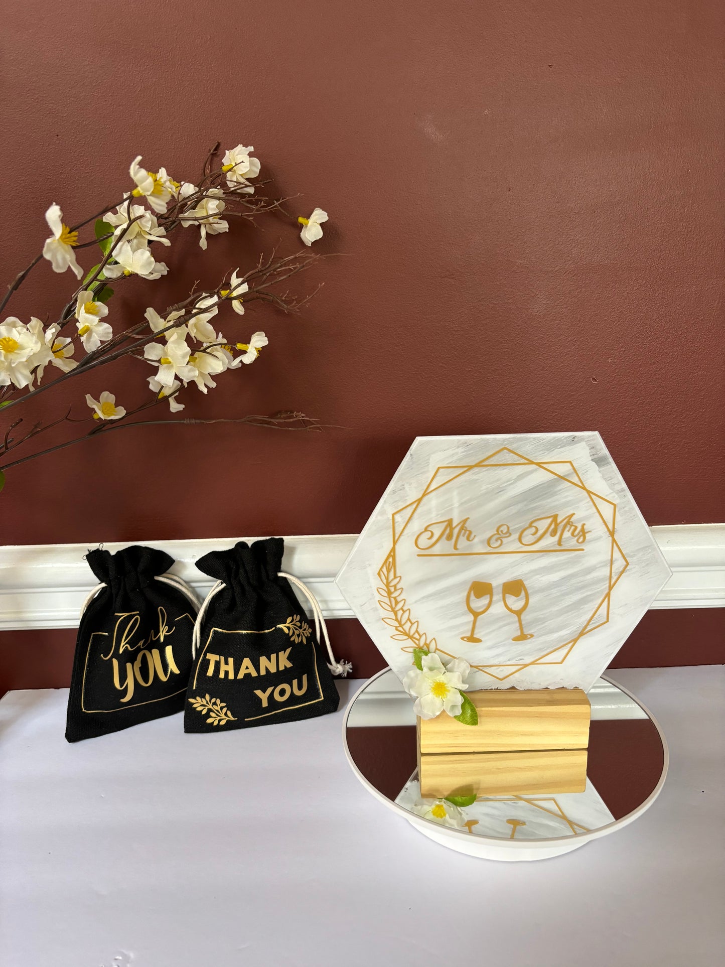 Mr. & Mrs. Gold and white table decor